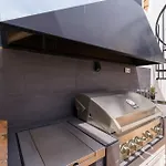 Beautiful Views Family Townhouse Steps From The