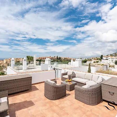 Beautiful Views Family Townhouse Steps From The *